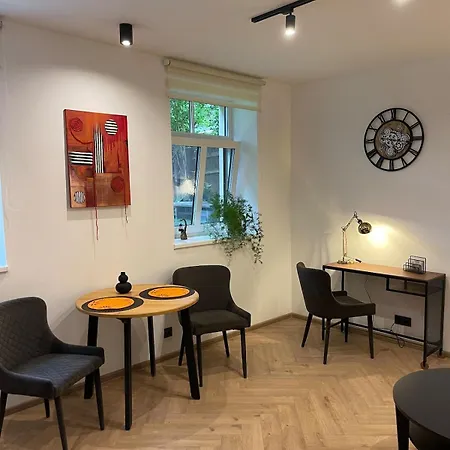 A Cozy In A Quiet Courtyard For A Quiet Stay, Not For Entertainment