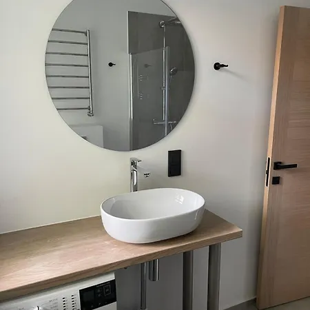 A Cozy In A Quiet Courtyard For A Quiet Stay, Not For Entertainment